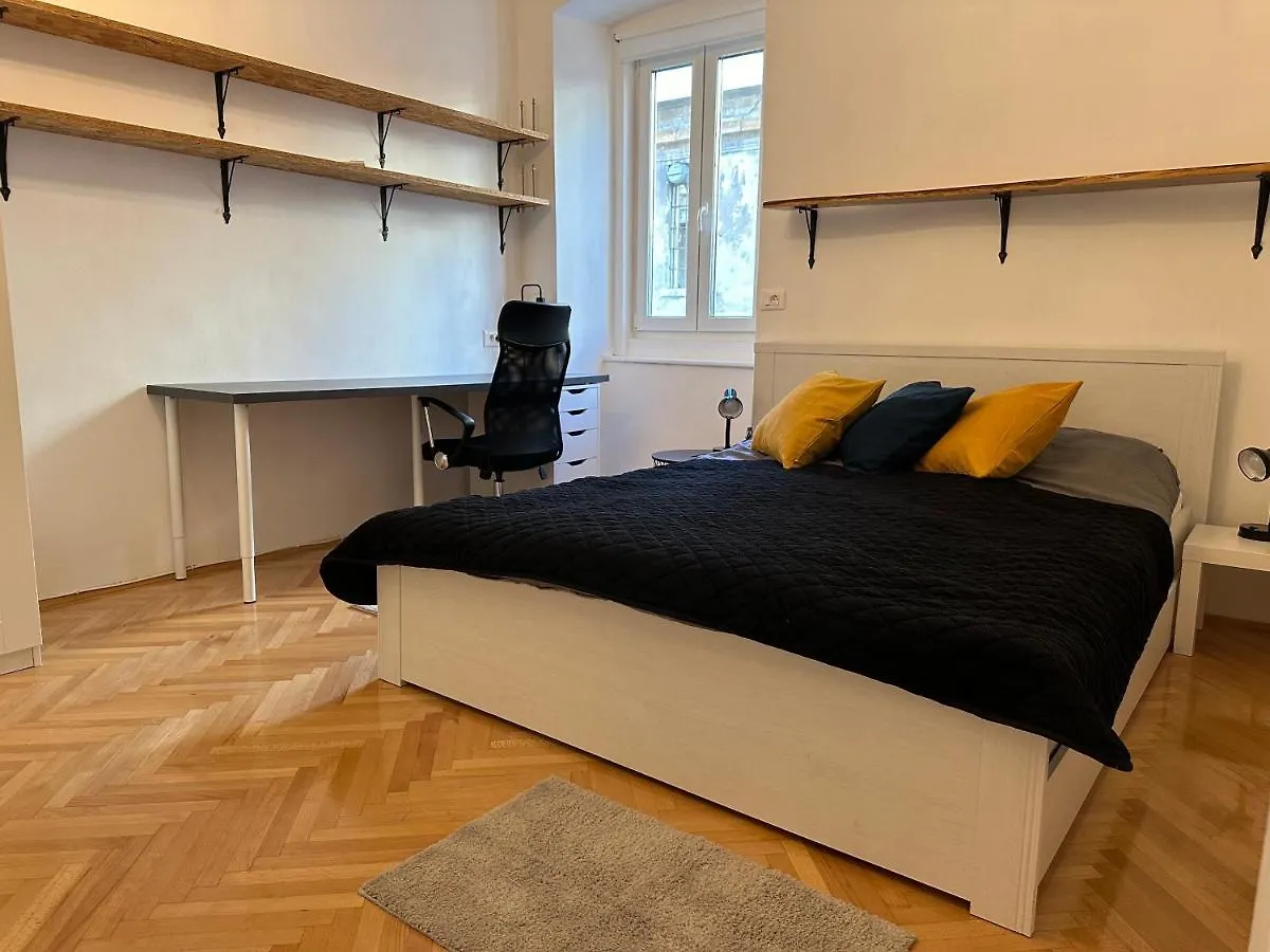 Multifunkcionalan Prostran Stan Apartment Rijeka